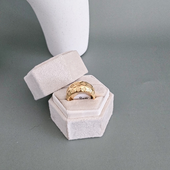 Stainless steel gold tone chunky textured ring new - Picture 5 of 6